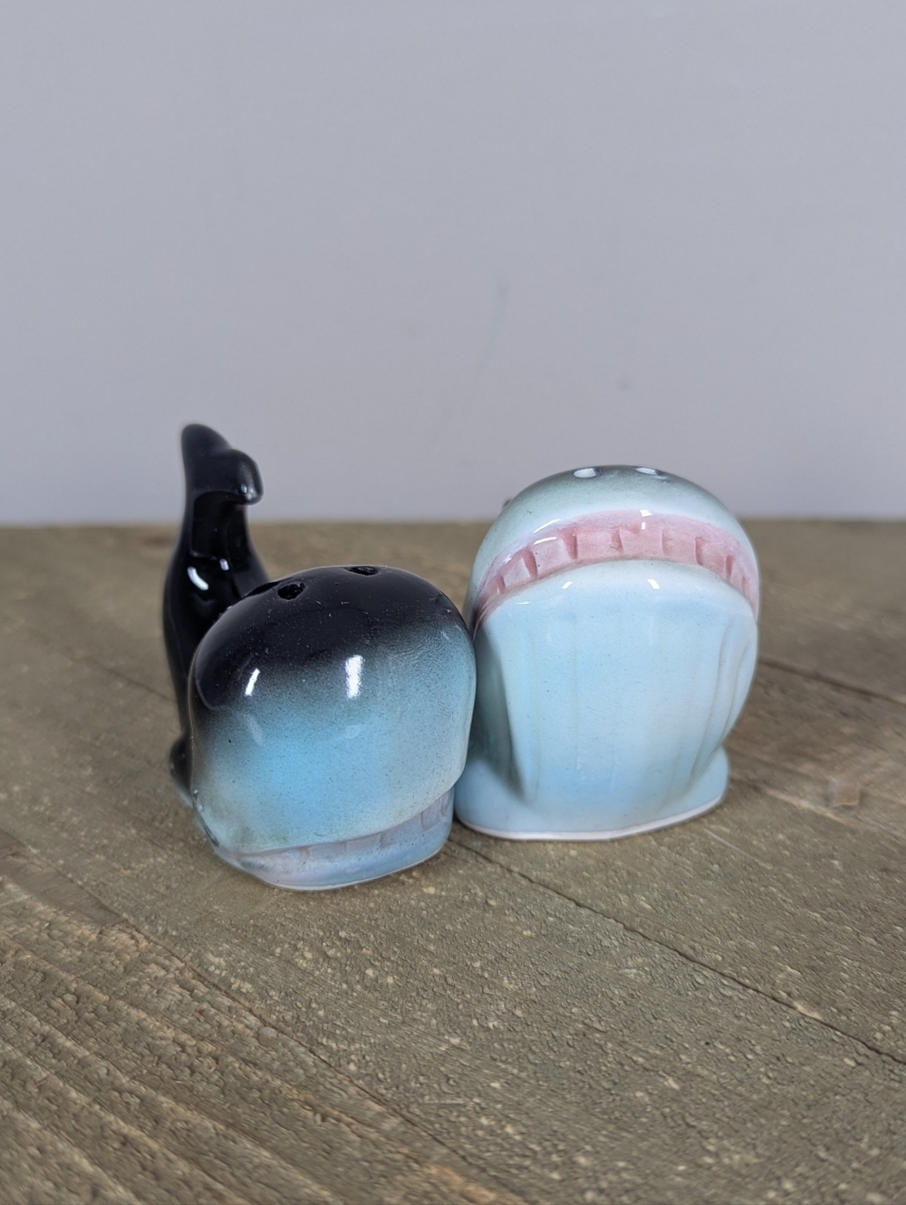Vintage Tadoussac Quebec Whale Salt & Pepper Shakers Souvenir Set - Picture 2 of 8
